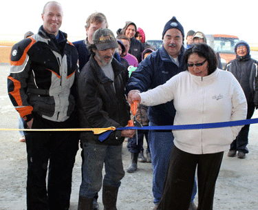 photo Alakanuk Airport opening